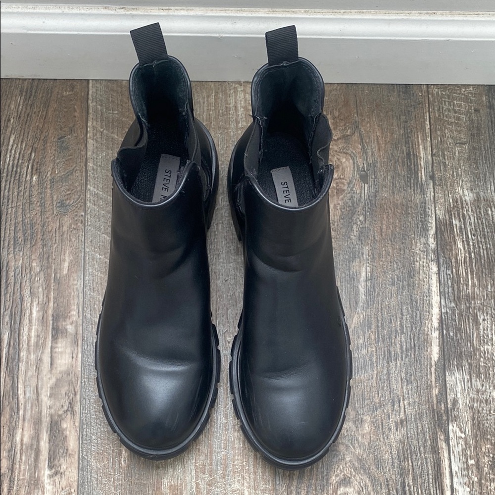 Steve Madden Sleek Black Chelsea Boots